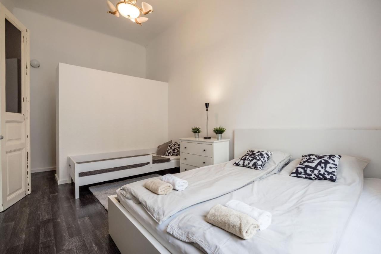 Spacious Apartment Almassy Budapest Exterior photo