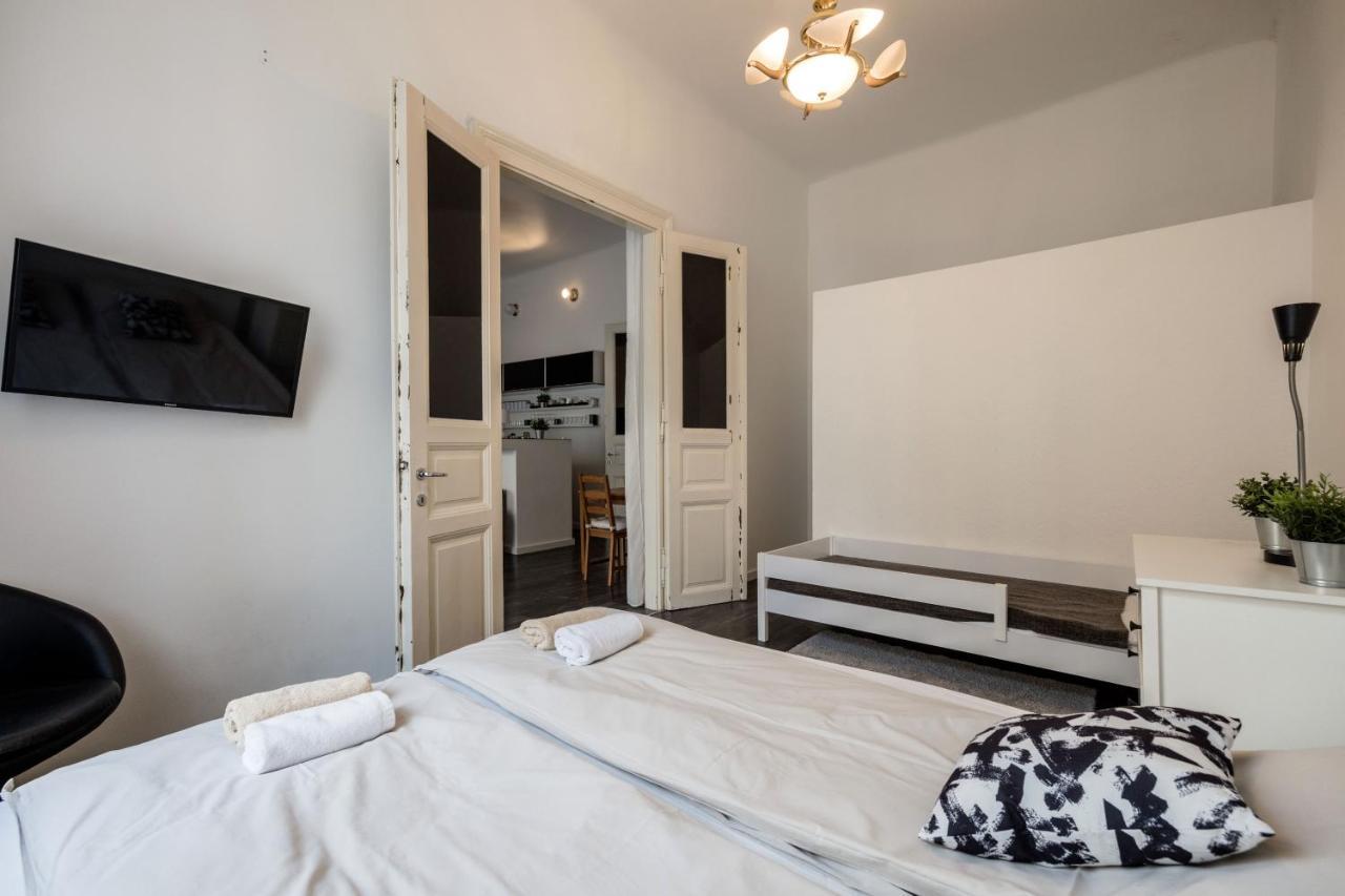 Spacious Apartment Almassy Budapest Exterior photo