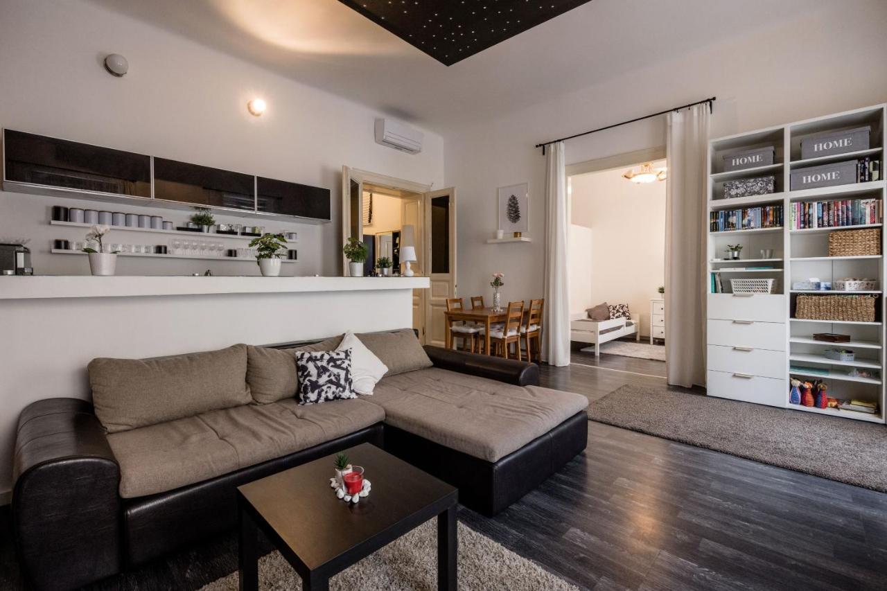 Spacious Apartment Almassy Budapest Exterior photo