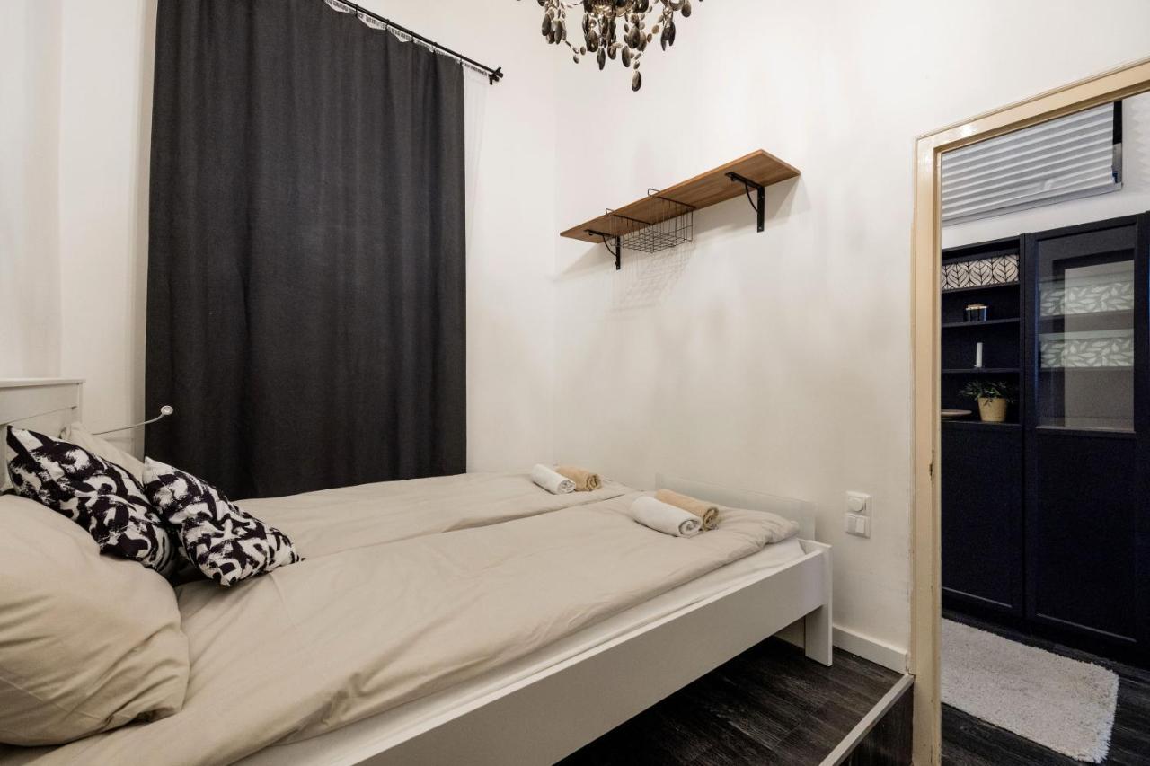 Spacious Apartment Almassy Budapest Exterior photo