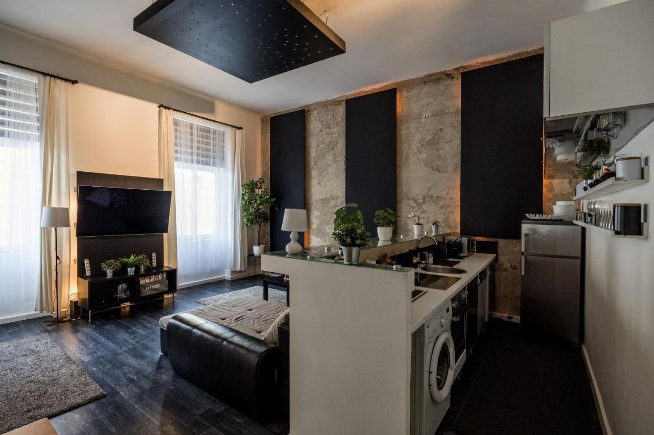 Spacious Apartment Almassy Budapest Exterior photo
